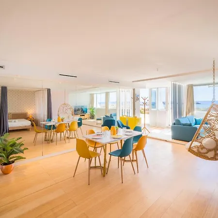 French Riviera Loft Panoramic Sea View, Beachfront Apartmán Villeneuve-Loubet