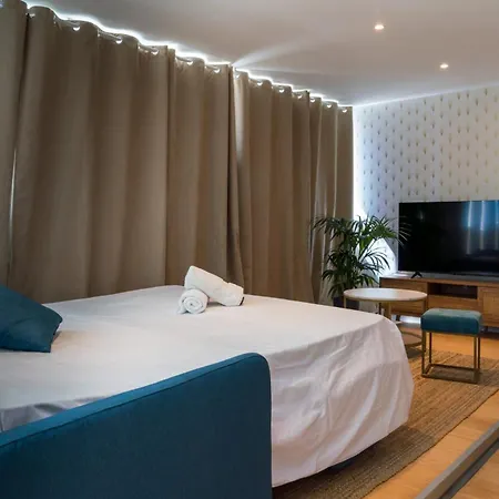 Apartmán French Riviera Loft Panoramic Sea View, Beachfront *